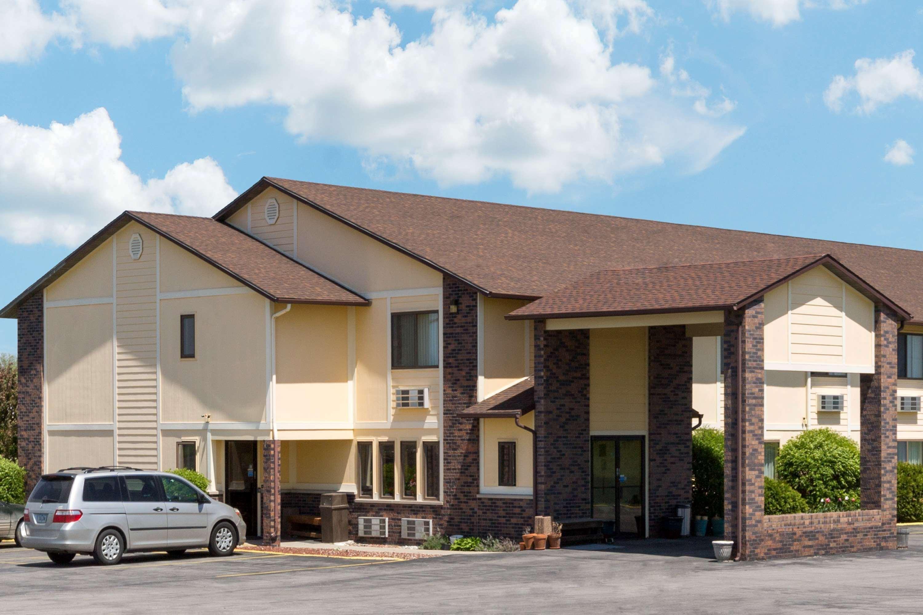 Super 8 By Wyndham Perry Ia Hotel Luaran gambar