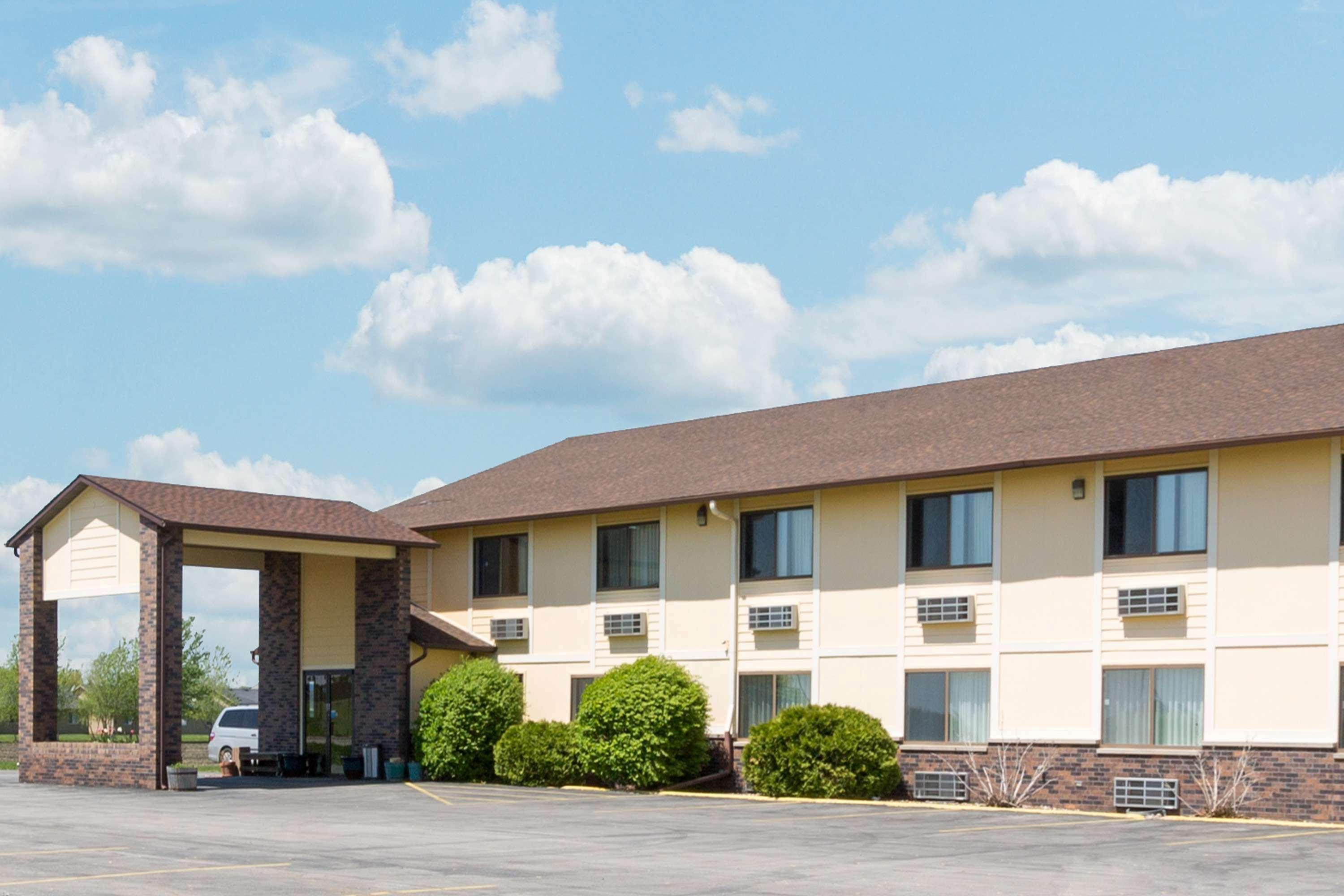 Super 8 By Wyndham Perry Ia Hotel Luaran gambar