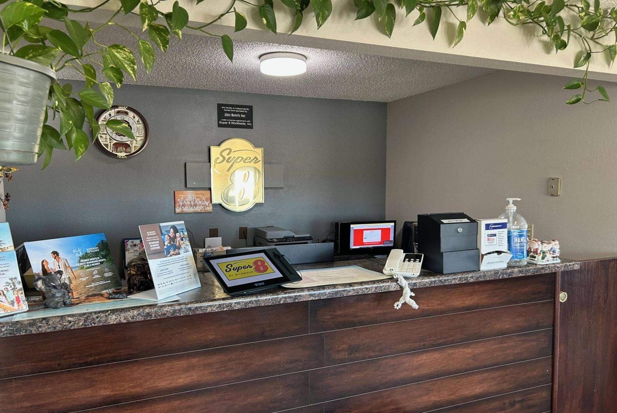 Super 8 By Wyndham Perry Ia Hotel Luaran gambar